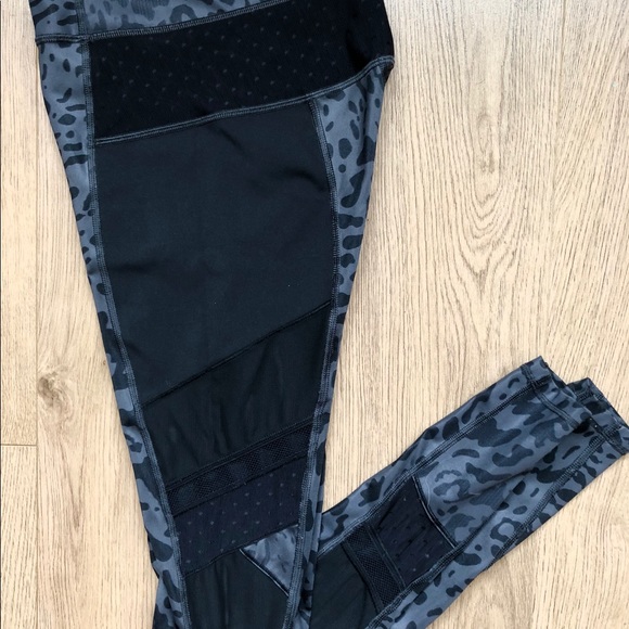 Lululemon Just Breathe Animal Leggings - Picture 4 of 4